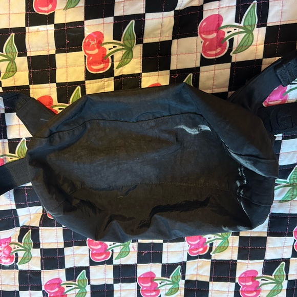 BAGGU medium Black Crossbody Bag - Picture 2 of 7